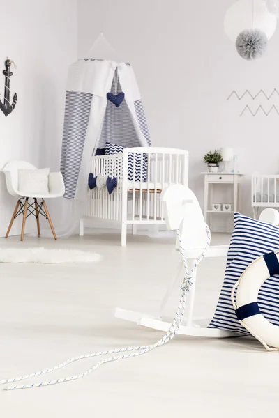 Baby kamer in kustgebieden stijl — Stockfoto