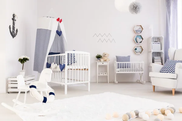 Baby kamer ingericht in marine stijl — Stockfoto