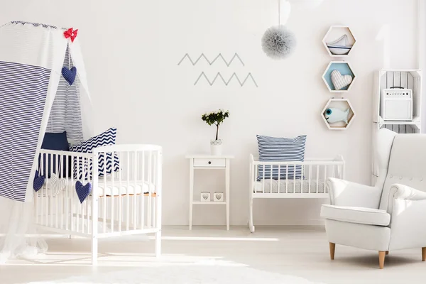 Δωμάτιο του μωρού με καλή παραθαλάσσια ατμόσφαιρα — Φωτογραφία Αρχείου
