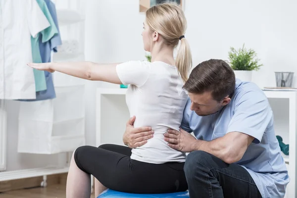 Spinal column manipulation — Stock Photo, Image