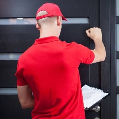 Delivery man knocking on the client's door clipart