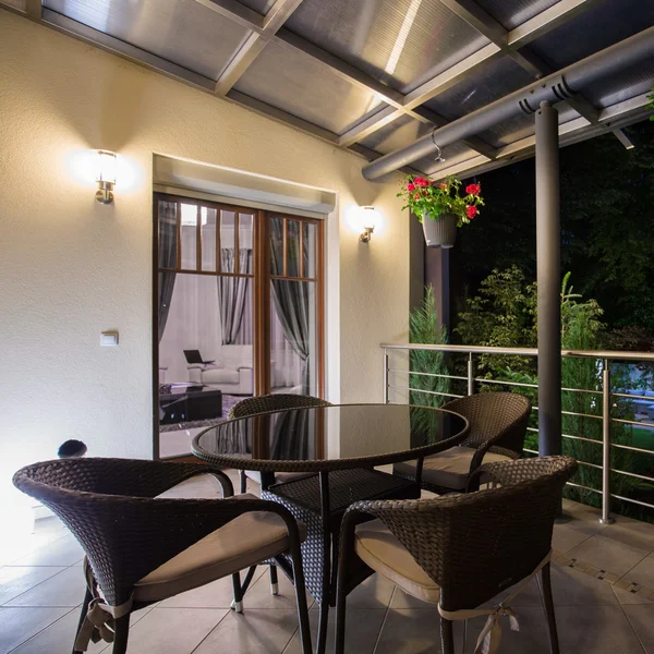 Geceleri kapalı Teras