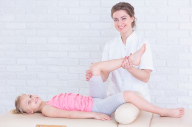 Profesyonel ve güler yüzlü Pediatrik fizyoterapi office