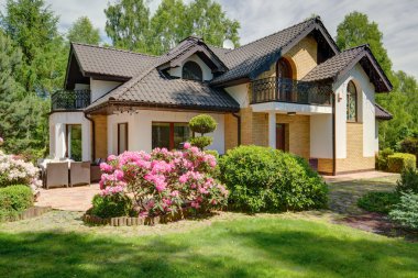 Varoşlarda ve lüks evi