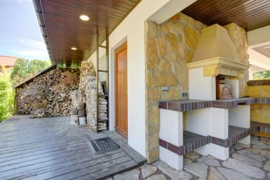 Çatı altında ızgara