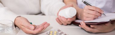 Doktor reçete tıp hapları