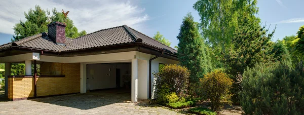 Car garage in contemporary house — Stock Photo, Image