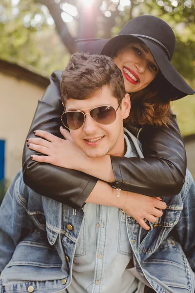 Siéntase despreocupado y seguro al mismo tiempo — Foto de Stock