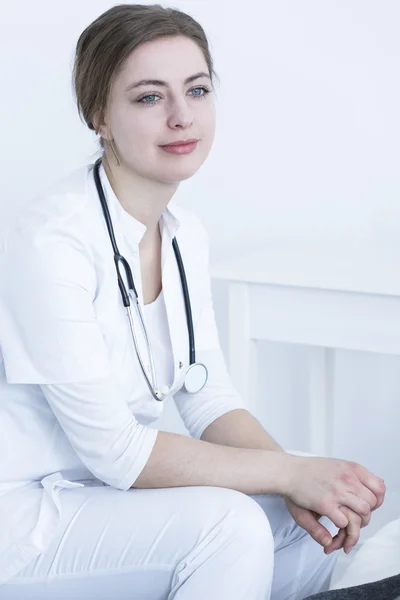 Jeune médecin ou infirmière — Photo