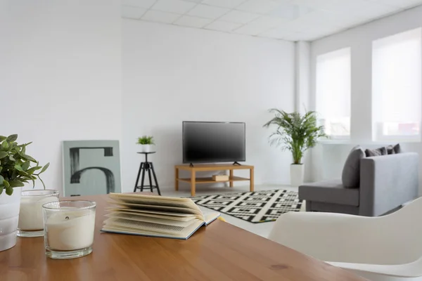 Salón en un estilo moderno ideal para relajarse —  Fotos de Stock