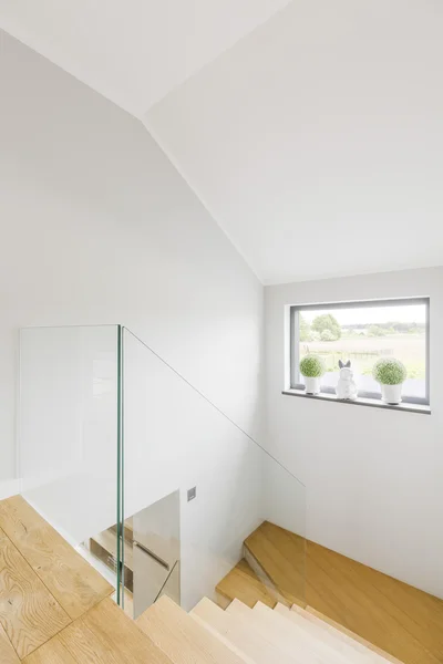Escalera ligera en villa moderna — Foto de Stock