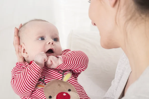 Surprised little baby looking at mother — Stock Photo, Image