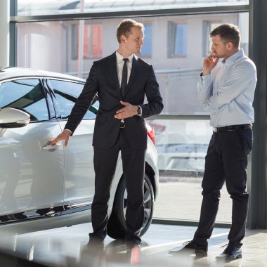 Araba Ajan ve müşteri