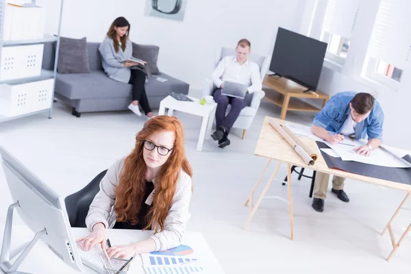 Reibungslos funktionierende menschliche Maschine — Stockfoto