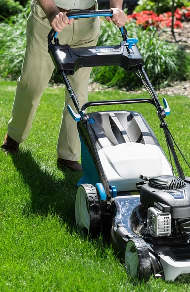 Snelle manier van maaien van het gras — Stockfoto