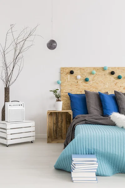 Eco slaapkamer met Diy details — Stockfoto