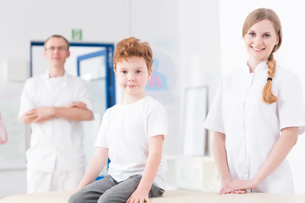 Reabilitação profissional do paciente infantil — Fotografia de Stock