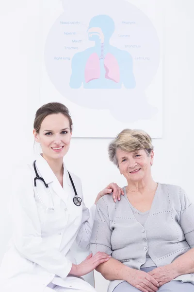 Special bond between a doctor and a patient — Stock Photo, Image