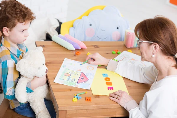 Trying to build trust in an autistic child — Stock Photo, Image