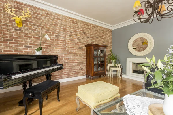 Beautiful room with a piano — Stock Photo, Image