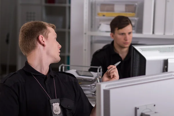 Politieagenten aan het werk — Stockfoto