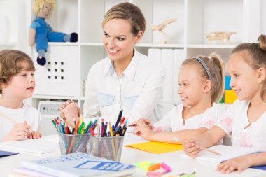 Ne zaman arkadaşlar çevrili sınıflar asla sıkıcı