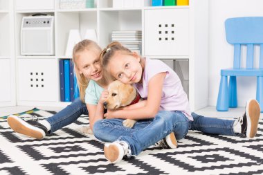 Sevimli küçük dostlarını