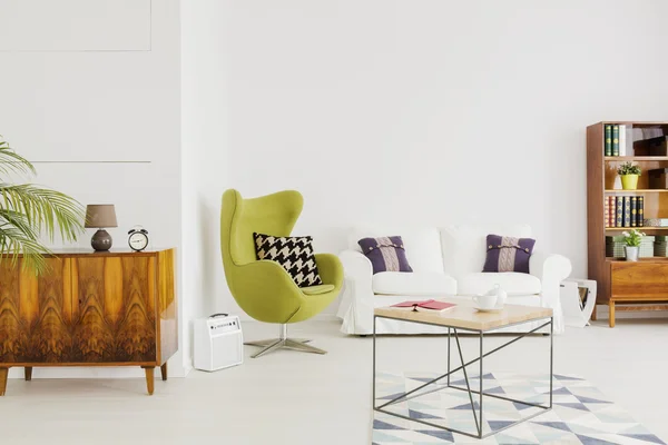 Blandning av stilar och färger i en modern interiör — Stockfoto