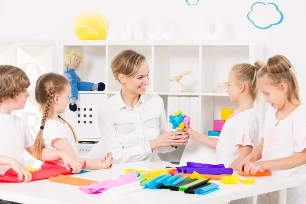 Flowers for their favourite teacher — Stock Photo, Image