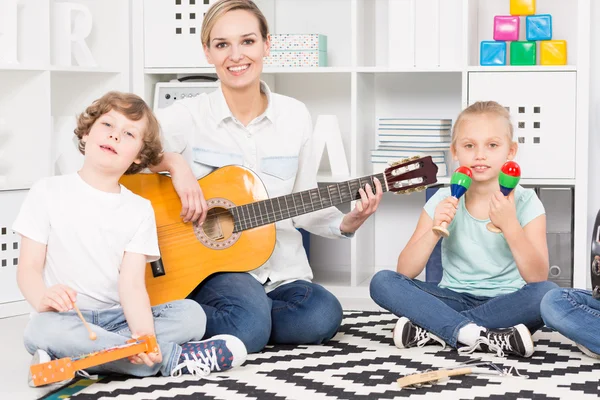 Tocando sua música favorita — Fotografia de Stock