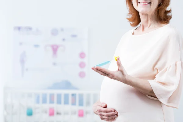 Woman expecting the baby — Stock Photo, Image