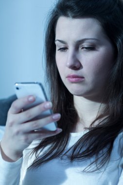 bir cep telefonu kullanarak