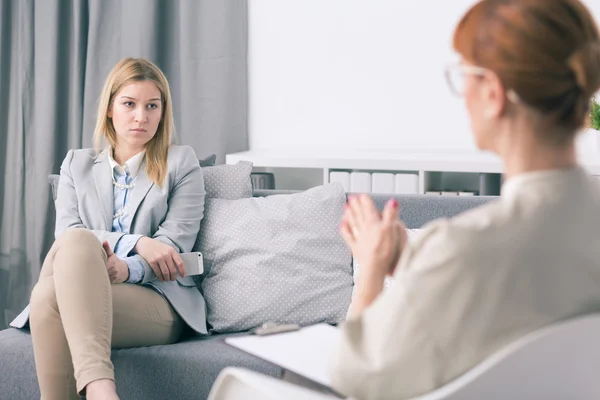 Quando solo una persona si preoccupa di un futuro comune — Foto Stock