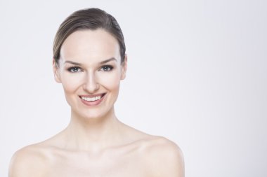 Gülümsemesi güzel