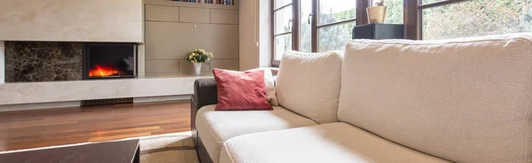 Nový obývací pokoj v béžové a hnědé — Stock fotografie