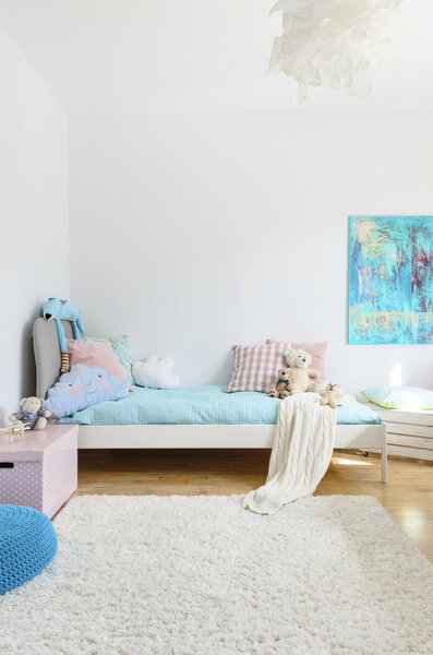 Чувствует себя прохладно и успокаивающе
