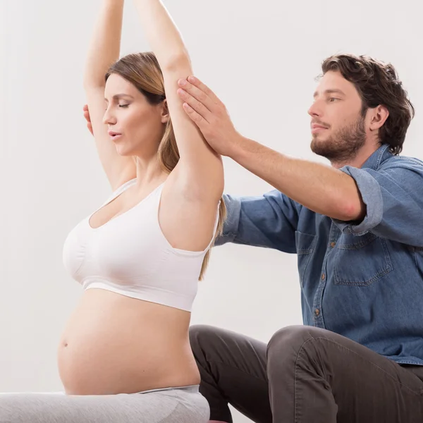 Femme enceinte à l'école d'accouchement — Photo