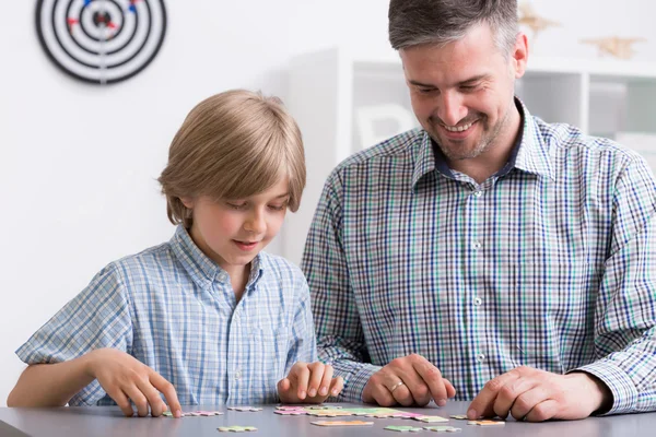 Padre e hijo divirtiéndose —  Fotos de Stock