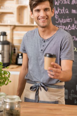 Kahve bir gülümseme ile daha iyi