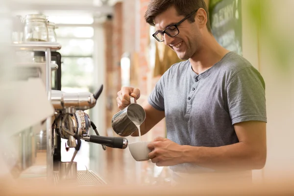 Una goccia di latte lo rende perfetto — Foto Stock