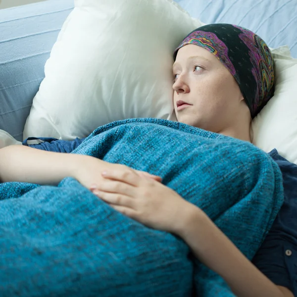 Triste femme avec cancer — Photo