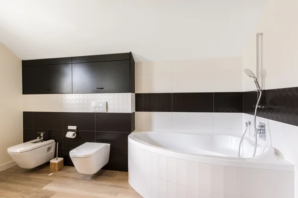 Stylish bathroom with big bathtub — Stock Photo, Image