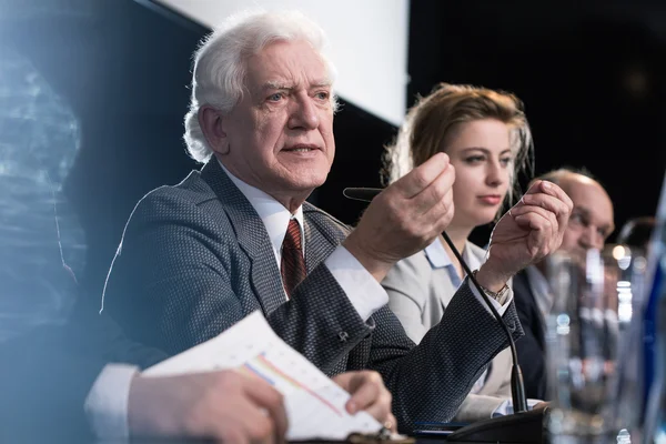 Overtuigende tegenstanders om zijn politieke visie — Stockfoto