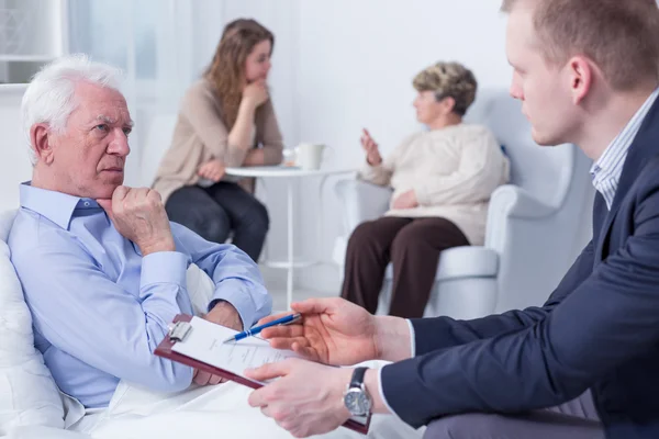 Time to make difficult decisions — Stock Photo, Image