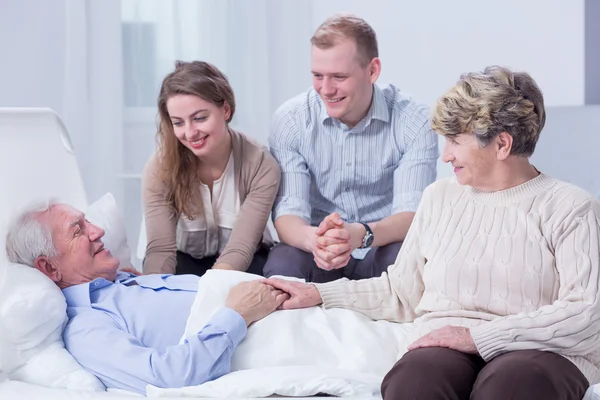 Cheering the old man up during his recovery time — Stock Photo, Image