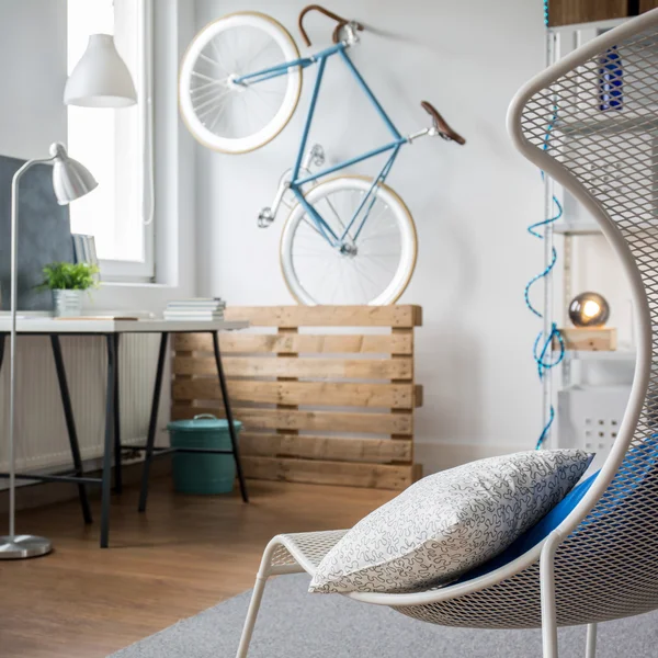 Легкая минималистская однокомнатная квартира — стоковое фото