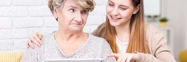 Older woman and new technology — Stock Photo, Image