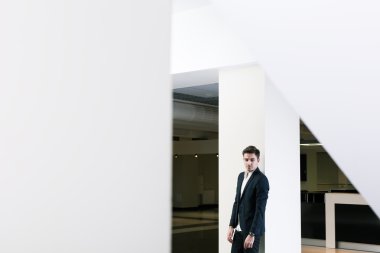 Anonim kamusal alanda yalnız