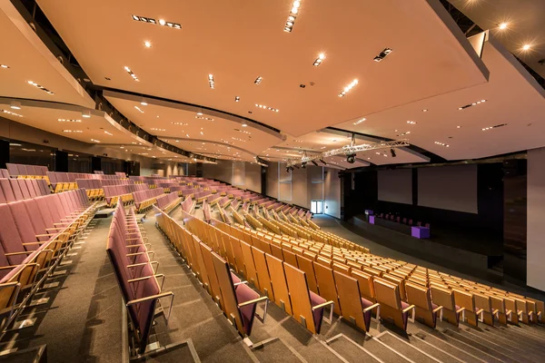 Baktılar dinleyici sığdırmak hazır