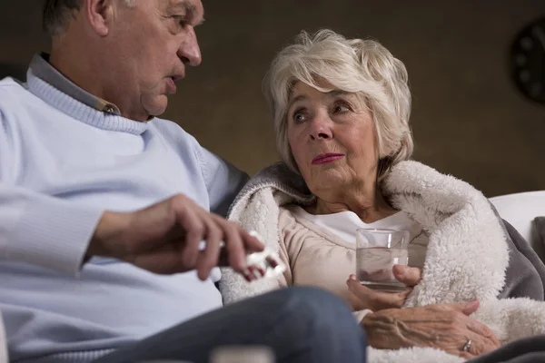 Taking care of his beloved one during her illness — Stock Photo, Image